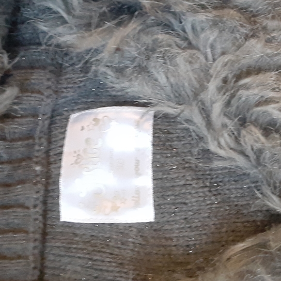 Justice gray sweater with faux fur collar, size 20. Large - Picture 5 of 7